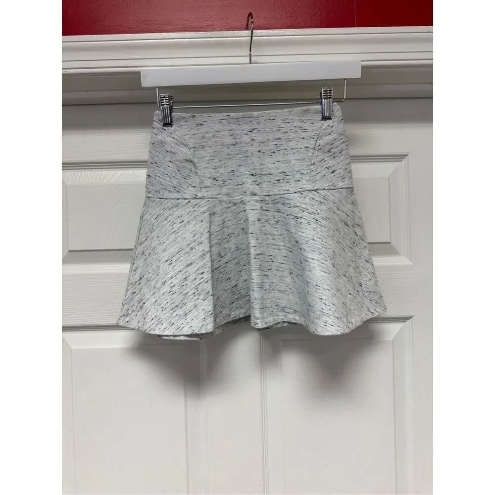 Wilfred Aritzia White & Gray Space Dye Tennis Skirt sz 2 EUC